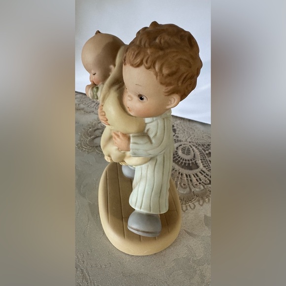 1992 ENESCO MEMORIES OF YESTERDAY THE FUTURE GOD BLESS EM BOY FIGURINE - Picture 3 of 7